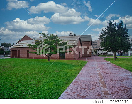 青森県弘前市　れんが倉庫美術館 70979550