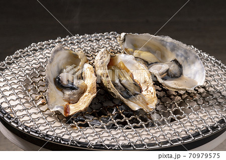 焼き牡蠣【秋の味覚】 70979575