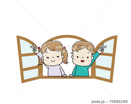 窓から身を乗り出して笑顔でピースサインをする子供たち カラーのイラスト素材