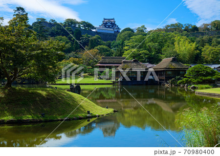 彦根城と玄宮園　池に映える景観 70980400