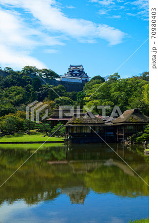 彦根城と玄宮園　池に映える景観 70980403