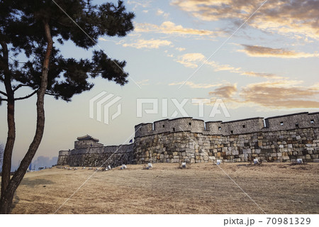 城壁 世界文化遺産 古城 70981329