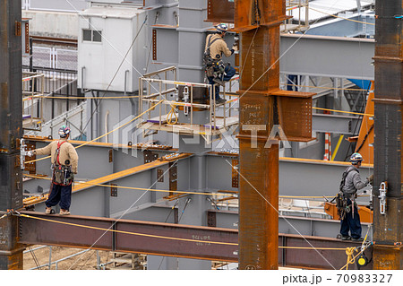 鉄骨建入れ 建築 工事現場 鉄骨建入れ 建築 工事現場 70983327