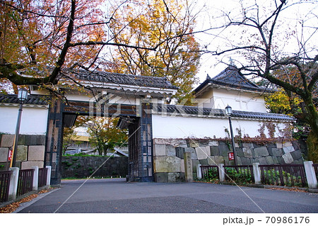 皇居 北の丸 高麗門・田安門入口 ( 東京都千代田区 ) 皇居 北の丸 高麗門・田安門入口 ( 東京都千代田区 ) 70986176