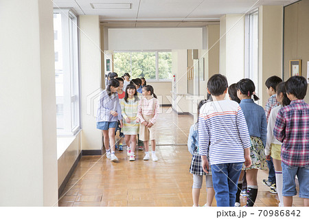学校の休み時間 学校の休み時間 70986842