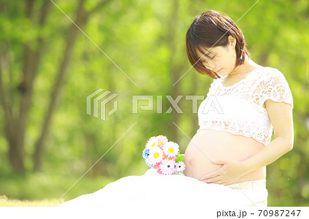 若い妊婦 若い妊婦 70987247