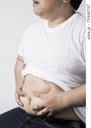 メタボの男性 70988797