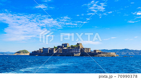 世界遺産 軍艦島 戦艦土佐を彷彿とさせる島影 世界遺産 軍艦島 戦艦土佐を彷彿とさせる島影 70990378