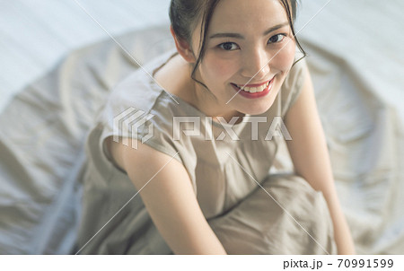 女性ポートレートの写真素材 [70991599] - PIXTA