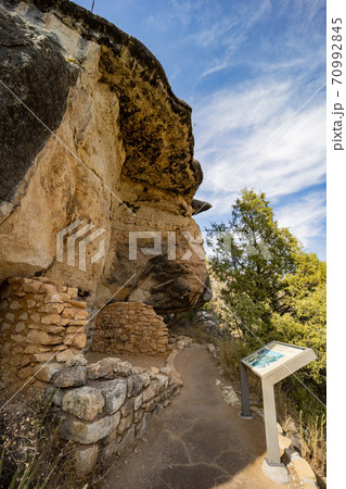 Sunny view of the cliff home in Walnut Canyon National Monument Sunny view of the cliff home in Walnut Canyon National Monument 70992845