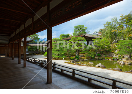 仁和寺 宸殿と北庭 仁和寺 宸殿と北庭 70997816