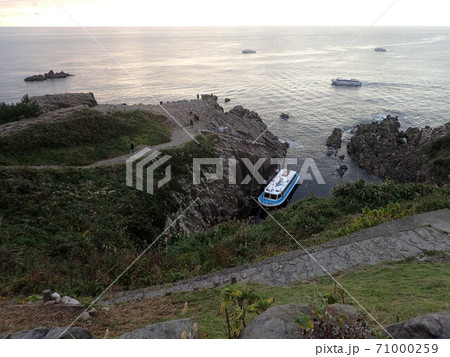 福井県坂井市三国町安島にある越前加賀海岸国定公園の特別保護地区で柱状節理世界三大絶勝の1つの東尋坊 71000259