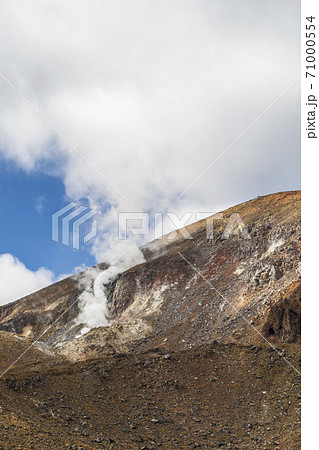秋の磐梯吾妻スカイラインの風景　吾妻山の大穴火口　福島県福島市 71000554