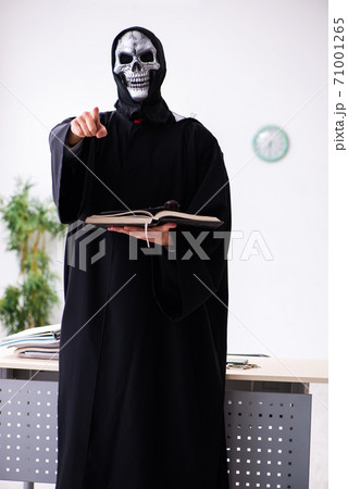 Demon judge working in the courthouse 71001265