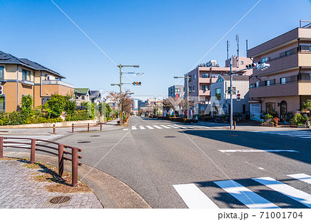 東京都 秋の「八王子市みなみ野」 美しい住宅街風景 東京都 秋の「八王子市みなみ野」 美しい住宅街風景 71001704