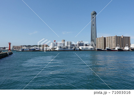 下関市ランドマーク 海峡ゆめタワーと灯台周辺の風景 71003016