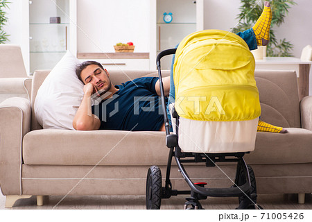 Young father looking after newborn Young father looking after newborn 71005426
