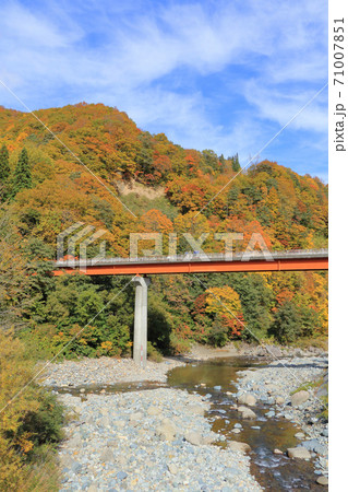 秋山郷　秋の切明温泉 71007851