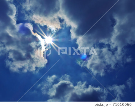 雲間に射す太陽2横 71010060