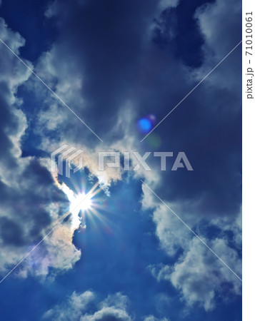 雲間に射す太陽3縦 71010061