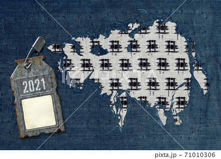 不思議な丑文字の絣柄、ブリキの缶タグ付き 71010306