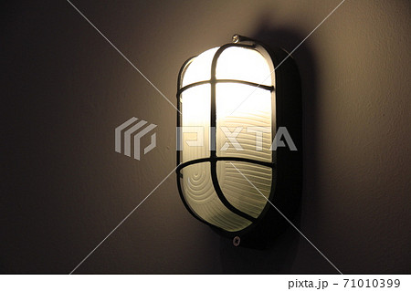 照明 ライト 光 71010399