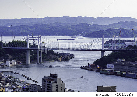 新尾道大橋と尾道水道　広島県尾道市 71011535