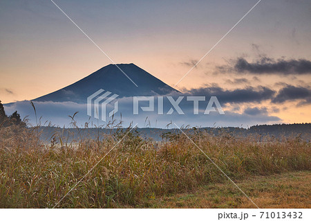 朝焼けの富士山 朝焼けの富士山 71013432