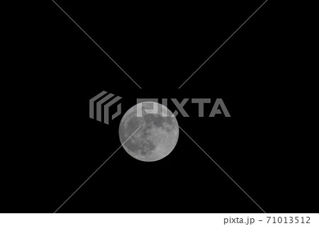 日本の横浜都市景観 ハロウィンの満月。10月31日のハロウィンが満月になるのは46年ぶり=31日 日本の横浜都市景観 ハロウィンの満月。10月31日のハロウィンが満月になるのは46年ぶり=31日 71013512