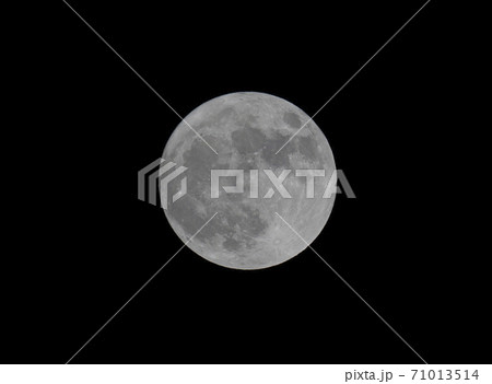 日本の横浜都市景観 ハロウィンの満月。10月31日のハロウィンが満月になるのは46年ぶり=31日 日本の横浜都市景観 ハロウィンの満月。10月31日のハロウィンが満月になるのは46年ぶり=31日 71013514