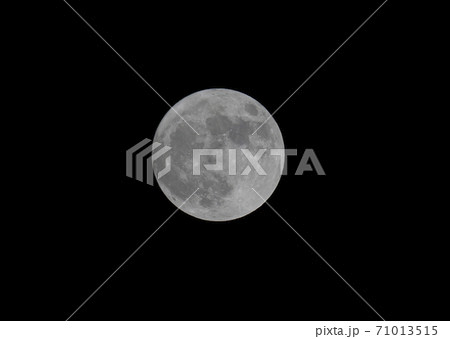 日本の横浜都市景観 ハロウィンの満月。10月31日のハロウィンが満月になるのは46年ぶり=31日 日本の横浜都市景観 ハロウィンの満月。10月31日のハロウィンが満月になるのは46年ぶり=31日 71013515