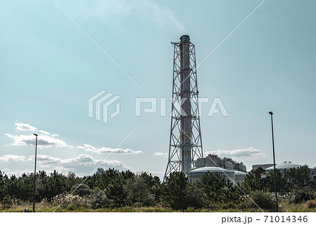 火力発電所の煙突 71014346