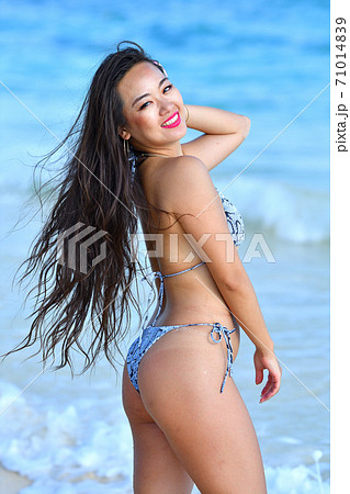 ビキニ女子 71014839