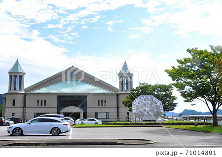 滋賀県　安土町文芸の郷　あづちマリエートと駐車場 71014891