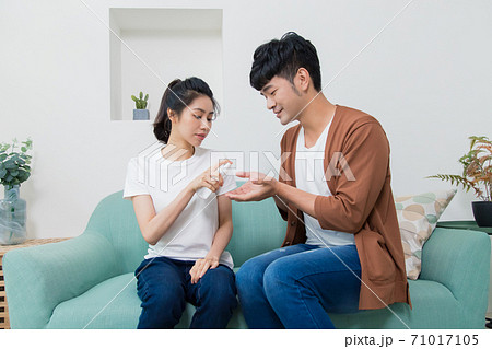 女性 女の人 女 71017105
