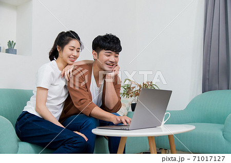 カップル 夫婦 二人 71017127