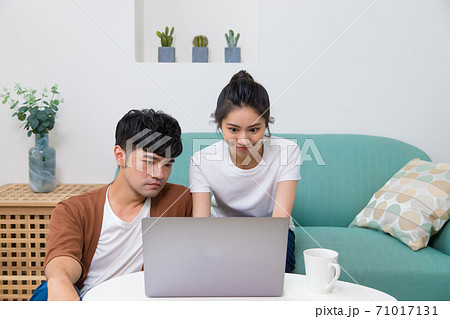 カップル 夫婦 二人 71017131