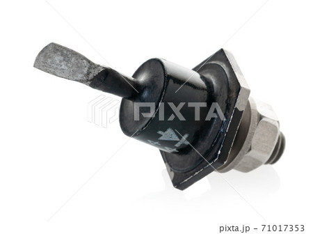 radio component diode closeup 71017353