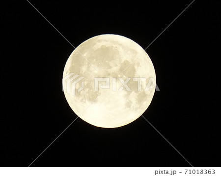 2020/10/31MOON03 71018363