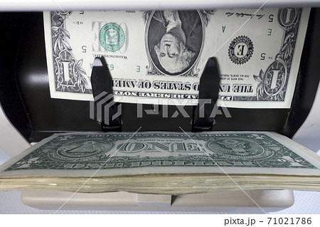 electronic money counter machine with American dollars 71021786