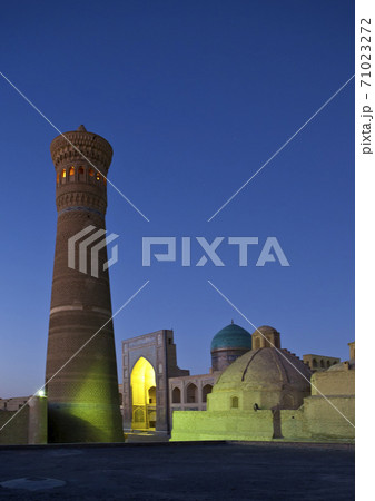 complex Poi Kolon, Miri Arab Madrassah in Bukhara at night, Uzbekistan 71023272