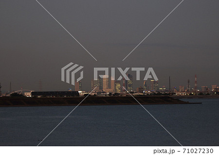 名古屋駅前の高層ビル群夕暮れ時 名古屋駅前の高層ビル群夕暮れ時 71027230