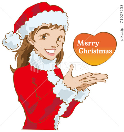 クリスマスを祝うサンタクロース衣装の日本人女性 71027258