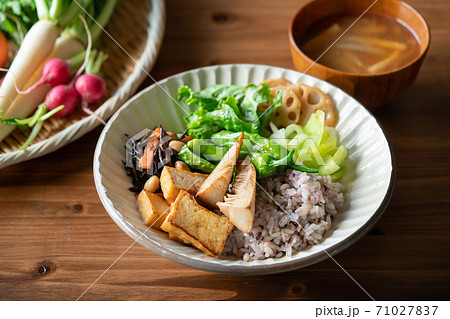 和風ブッダボウル　ヴィーガン料理 71027837