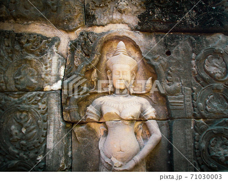 アンコールワットのデバター 71030003