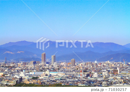岐阜市、岐阜駅前高層ビル群の風景 岐阜市、岐阜駅前高層ビル群の風景 71030257