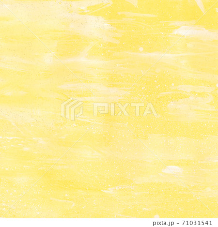 正方形　黄色い絵の具を塗ったアナログ背景 71031541