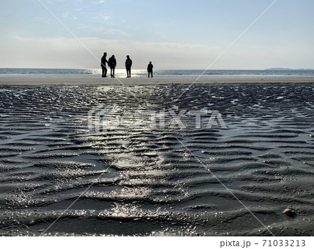 ペクリョン島 砂浜 旅行 71033213