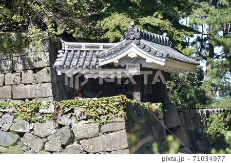 南から見た名古屋城旧二之丸東二之門 南から見た名古屋城旧二之丸東二之門 71034977