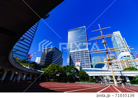竹芝埠頭から見た東京ポートシティ竹芝　【東京都の都市風景】 71035136